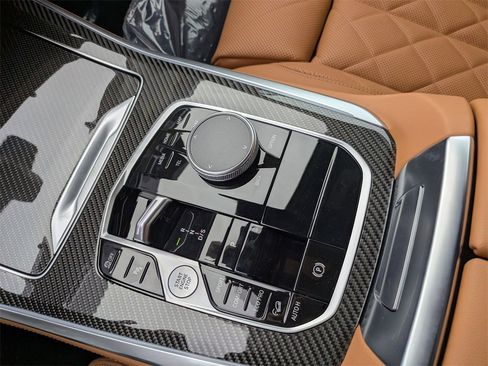 New 2026 BMW X5 M60i w/ Climate Comfort Package image 28