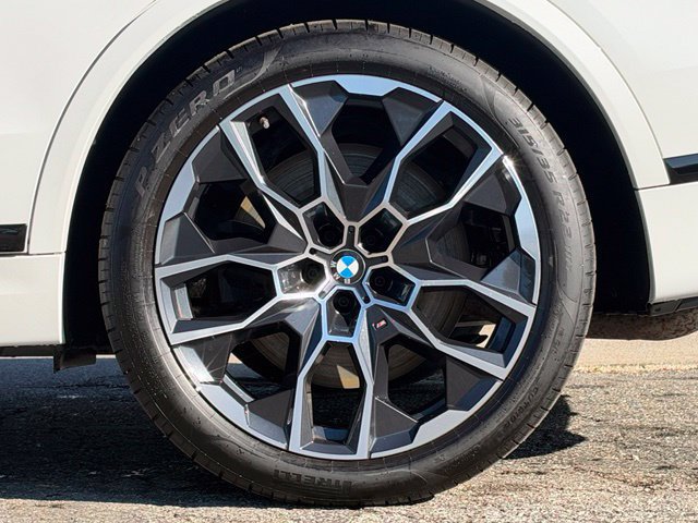 Certified 2025 BMW X7 M60i AWD/4WD image 4