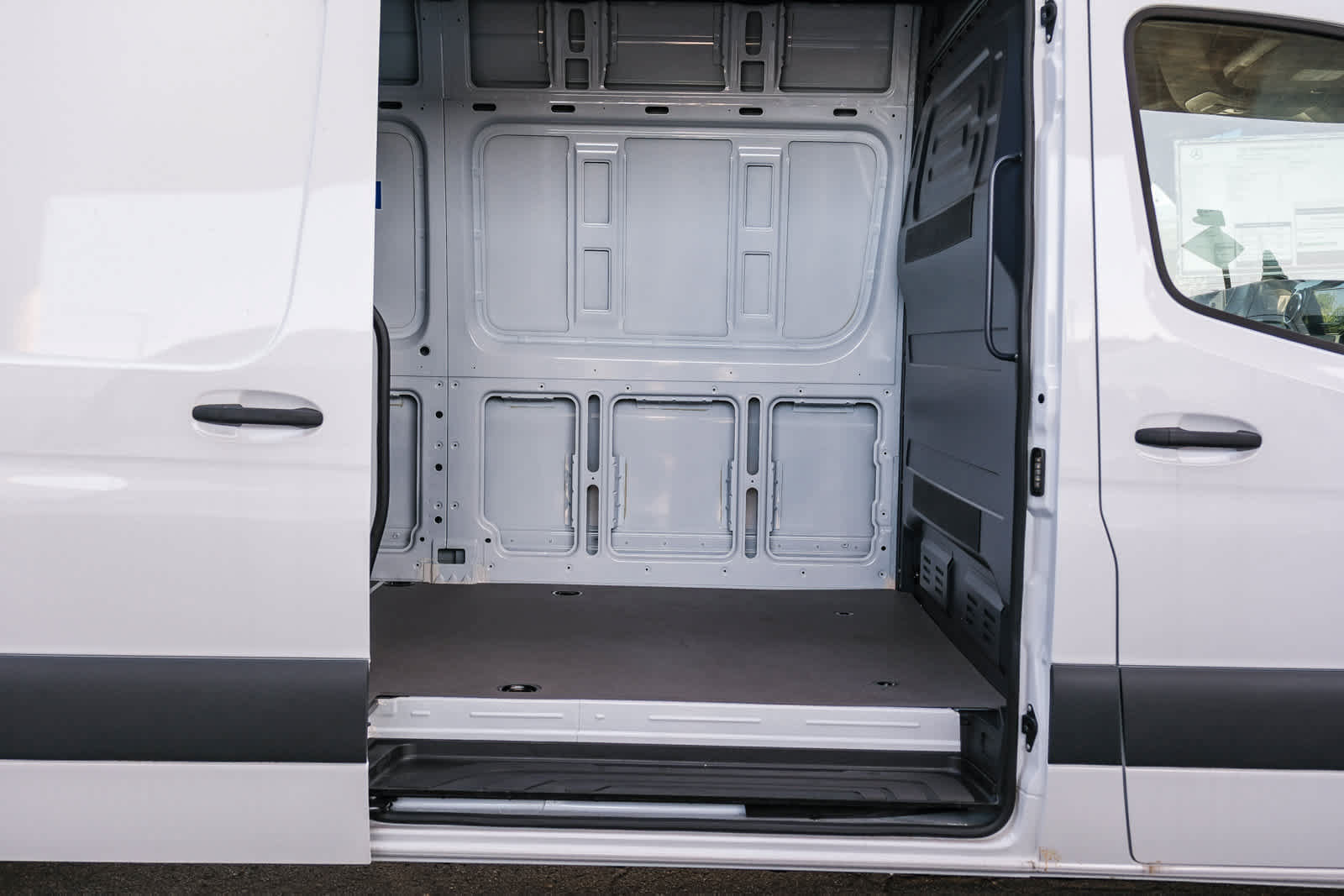 New 2025 Mercedes-Benz eSprinter 170 Cargo image 16