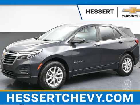 Certified 2022 Chevrolet Equinox LS w/ LS Convenience Package AWD/4WD image 1