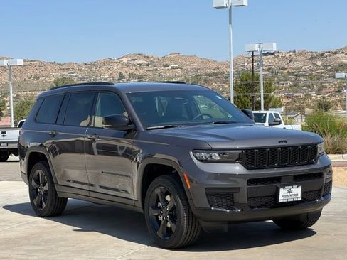 New 2025 Jeep Grand Cherokee L Altitude image 2