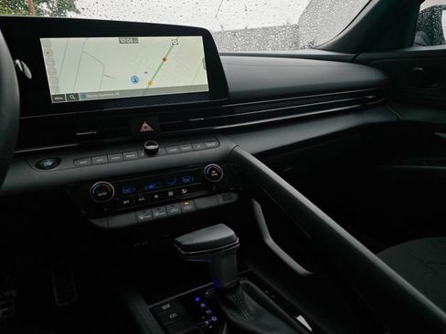 Certified 2025 Hyundai Elantra SEL FWD image 32