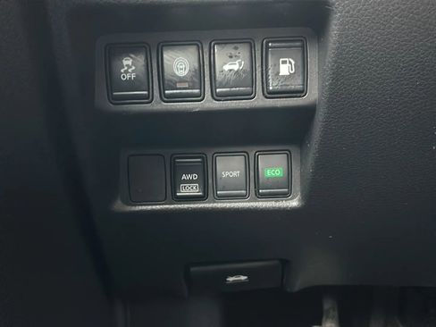 Used 2019 Nissan Rogue SV AWD/4WD image 24