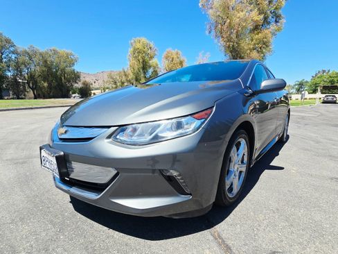 Used 2017 Chevrolet Volt LT w/ Comfort Package FWD image 3