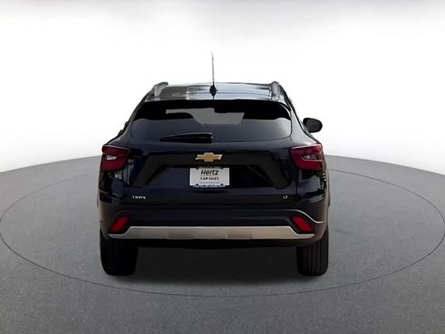 Used 2025 Chevrolet Trax LT image 11