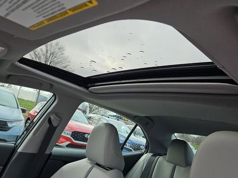 Used 2023 Toyota Camry SE image 21