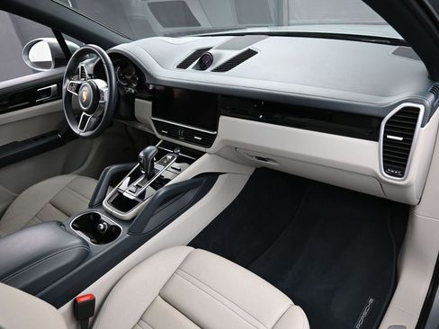Certified 2021 Porsche Cayenne S image 33