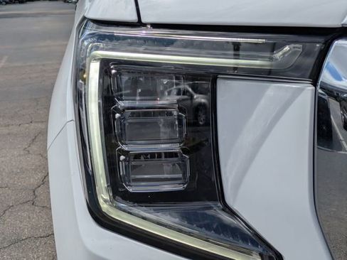 Used 2024 GMC Yukon SLT RWD image 7