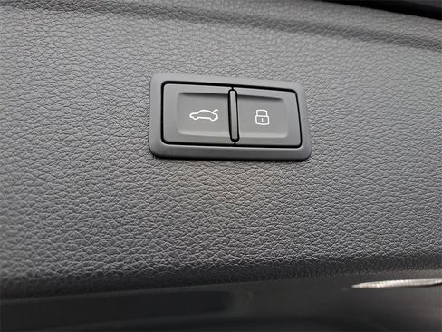 Certified 2023 Audi Q5 2.0T Premium w/ Convenience Package image 32