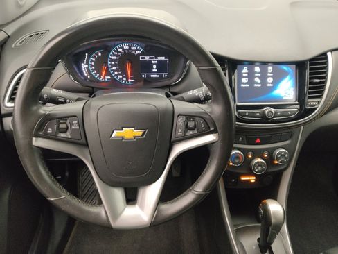 Used 2017 Chevrolet Trax LT w/ LT Convenience Package AWD/4WD image 22