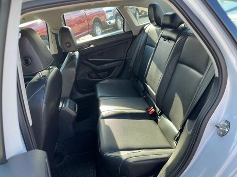 Used 2019 Volkswagen Jetta SE w/ Cold Weather Package FWD image 12