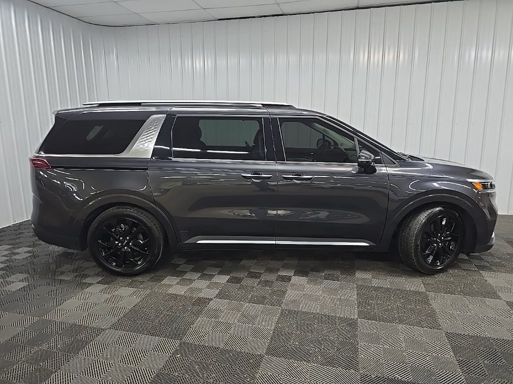 Used 2022 Kia Carnival SX Prestige FWD image 2