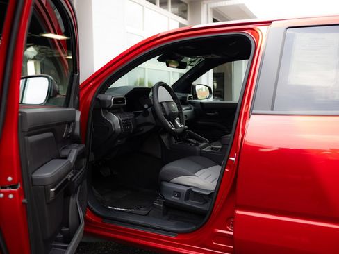 Certified 2025 Toyota Tacoma TRD Off-Road AWD/4WD image 27