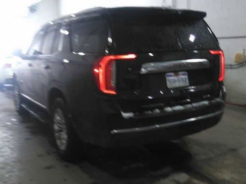 Used 2024 GMC Yukon SLT image 3