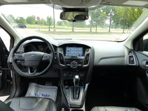 Used 2018 Ford Focus Titanium w/ Titanium Technology Package FWD image 41