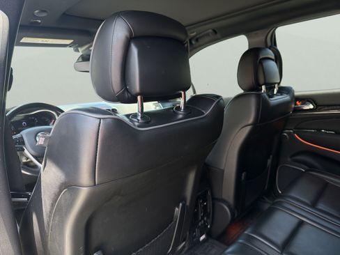 Used 2019 Jeep Grand Cherokee Overland AWD/4WD image 22