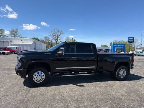 Used 2025 Chevrolet Silverado 3500 High Country w/ Technology Package AWD/4WD image 4