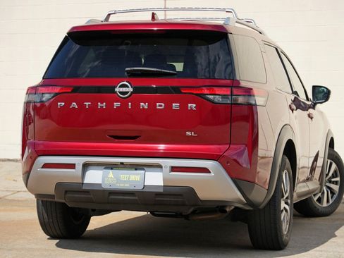 Used 2023 Nissan Pathfinder SL FWD image 4