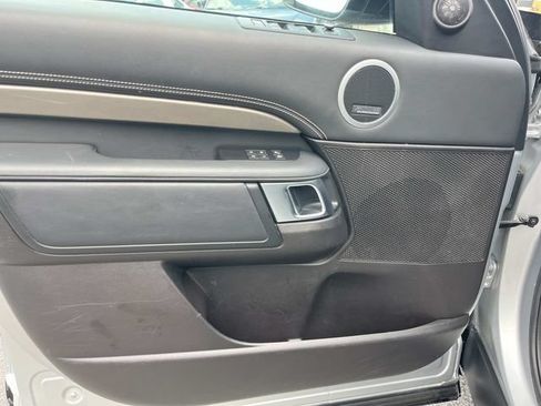 Used 2018 Land Rover Discovery HSE AWD/4WD image 34