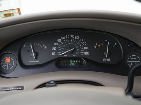 Used 1998 Buick Century Custom image 39