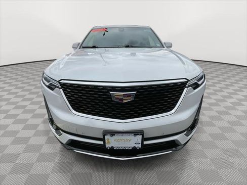 Used 2022 Cadillac XT6 Premium Luxury image 2