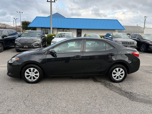 Used 2017 Toyota Corolla SE image 3