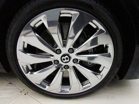 Certified 2022 Bentley Flying Spur V8 image 43