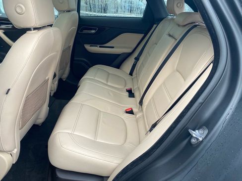 Used 2018 Jaguar F-PACE Prestige image 23