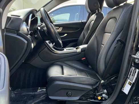 Used 2020 Mercedes-Benz GLC 300 4MATIC w/ Premium Package image 31