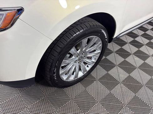 Used 2013 Lincoln MKX FWD image 9