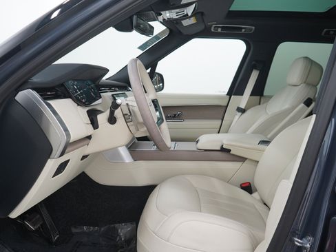 Used 2025 Land Rover Range Rover SE AWD/4WD image 18