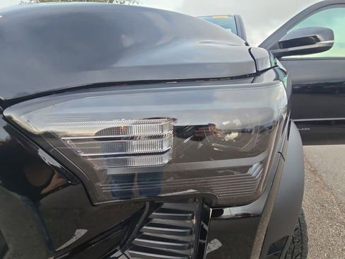 Certified 2025 Toyota Tacoma TRD Off-Road image 31