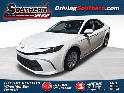 Used 2025 Toyota Camry LE FWD image 1
