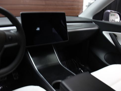 Used 2020 Tesla Model Y Long Range image 40