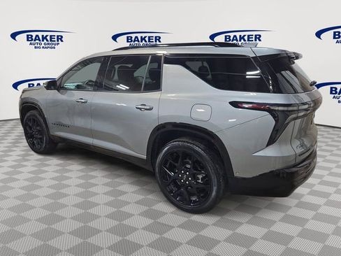 Used 2024 Chevrolet Traverse RS image 3