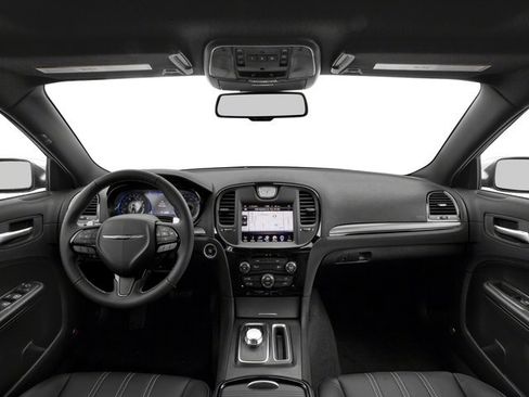 Used 2018 Chrysler 300 S image 5