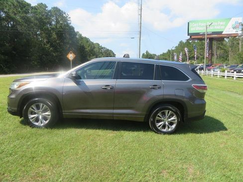 Used 2015 Toyota Highlander XLE FWD image 1