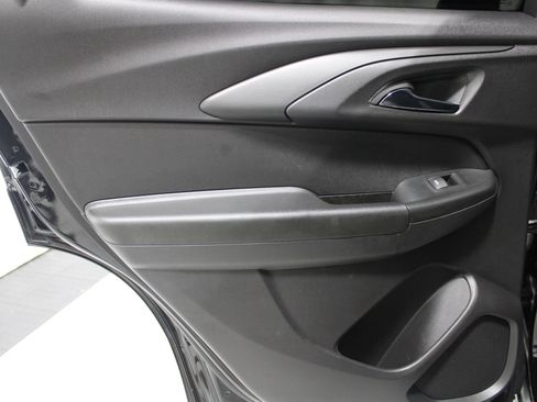 Used 2023 Chevrolet TrailBlazer LT FWD image 16