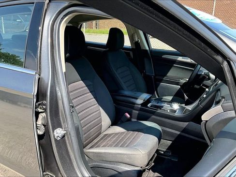 Used 2020 Ford Fusion SE FWD image 7