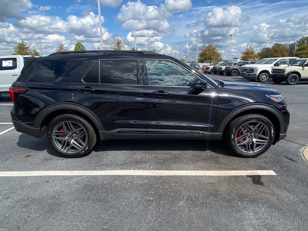 New 2026 Ford Explorer ST-Line w/ ST-Line Street Pack AWD/4WD image 8