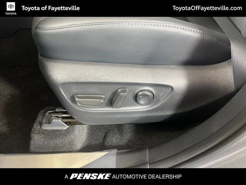 Used 2026 Toyota Highlander Platinum AWD/4WD image 28