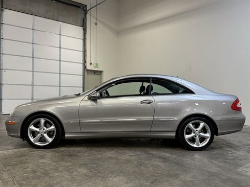 Used 2004 Mercedes-Benz CLK 320 Coupe image 4