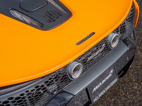 Used 2025 McLaren Artura image 20