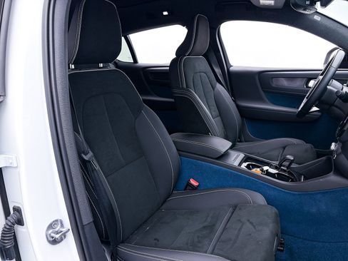 Used 2023 Volvo C40 P8 Recharge Ultimate image 34