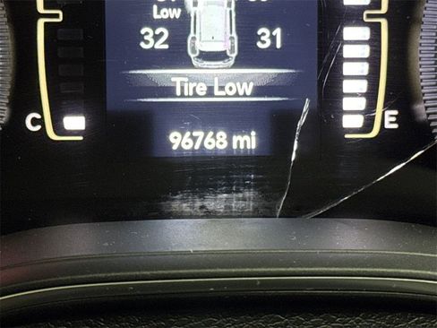 Used 2019 Jeep Cherokee Latitude w/ Popular Appearance Group image 12