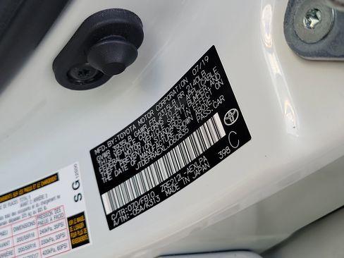 Used 2020 Toyota Corolla LE image 30