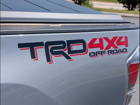 Used 2021 Toyota Tacoma TRD Off-Road w/ TRD Premium Off Road Package AWD/4WD image 18