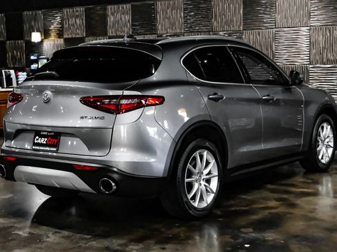 Used 2018 Alfa Romeo Stelvio Ti AWD/4WD image 9