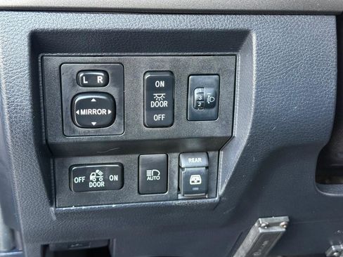 Used 2018 Toyota Tundra SR5 w/ SR5 Upgrade Package image 22