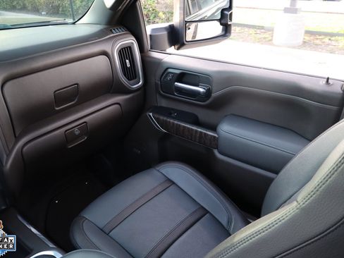 Used 2021 GMC Sierra 2500 Denali w/ Denali Black Diamond Edition AWD/4WD image 23